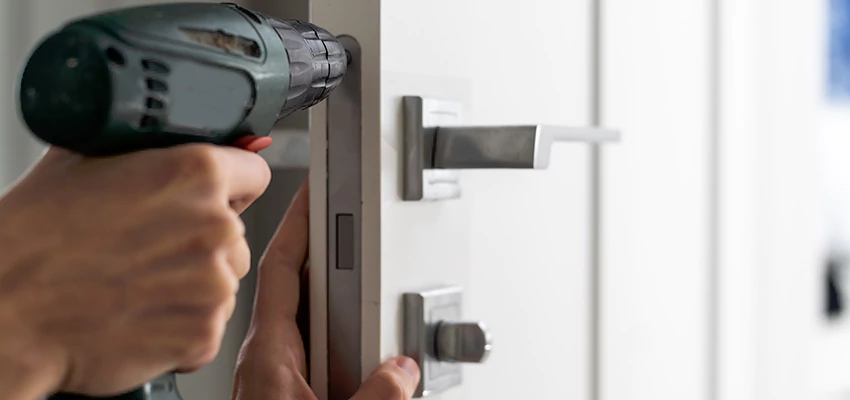 Locksmith For Lock Replacement Near Me in Highland Park