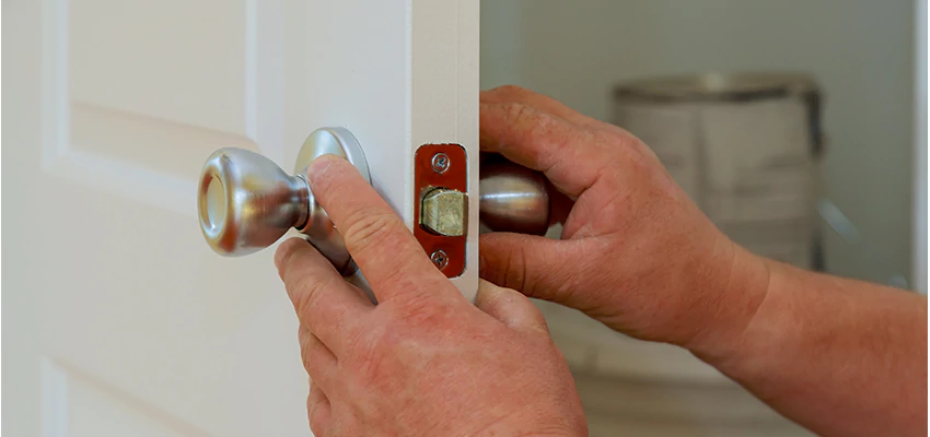 AAA Locksmiths For lock Replacement in Highland Park